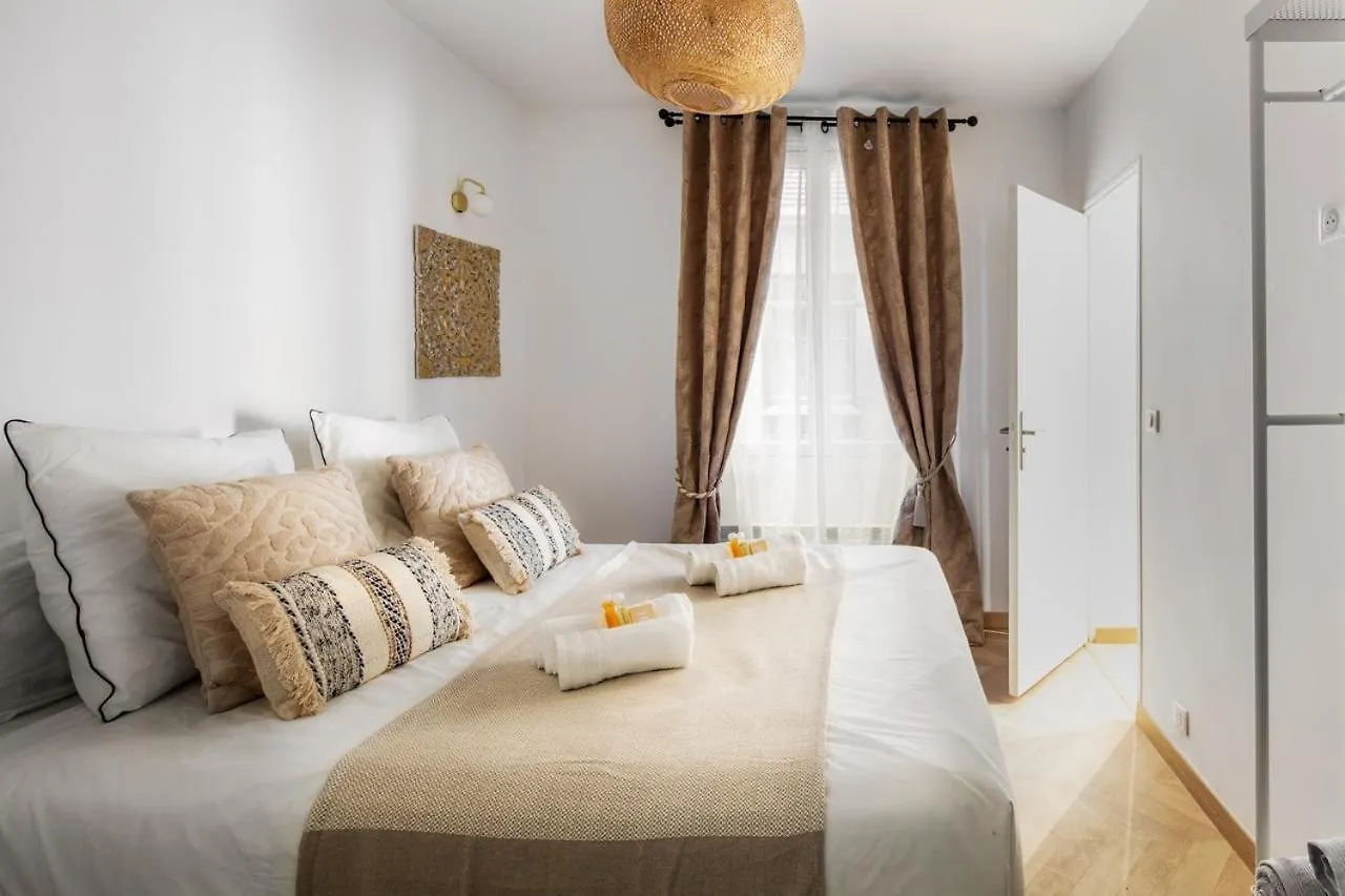 Apartment Suite Luxury Nation 26 Paris France