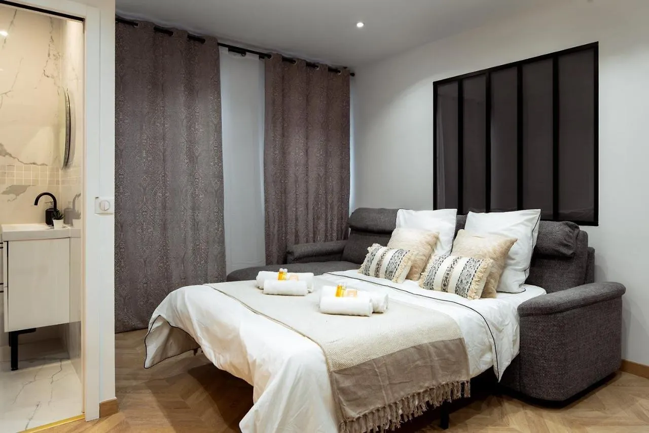 Suite Luxury Nation 26 Paris Apartment